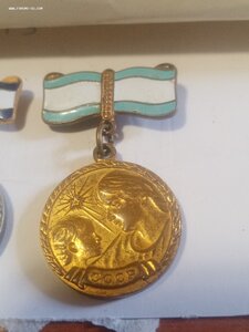 2 медали материнства 1ст, 2ст.