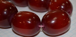 Бусы бакелит.