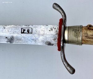 Кинжал с рукоятью из рога (косули?).