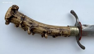 Кинжал с рукоятью из рога (косули?).
