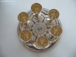 Поднос и шесть рюмок. Серебро. Коробка.