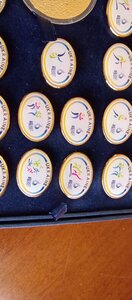 Комплект знаков сборной Украины , 26 штук+ медаль ,в коробке