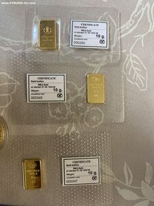 Три слитка золота в упаковке