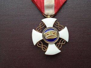 Орден Короны Италии 5 степени Золото.