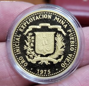 10 и 100 песо Доминикана 1975 год. Артефакты. Au и Ag