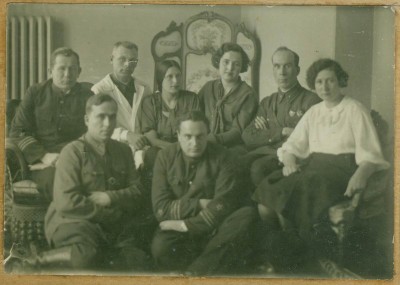 Много фото красноармейцев из альбома.