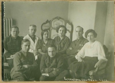 Много фото красноармейцев из альбома.