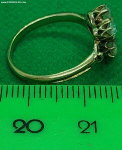 Кольцо с бриллиантами.