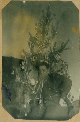 Много фото красноармейцев из альбома.