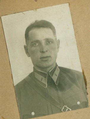 Много фото красноармейцев из альбома.