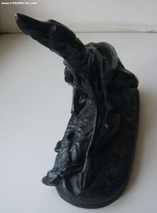 Довоенная чугунная статуэтка "Собака гончая с зайцем"