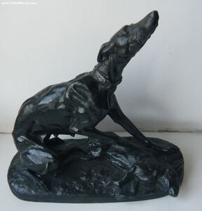 Довоенная чугунная статуэтка "Собака гончая с зайцем"