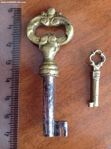 2 бронзовых ключа, 19 век