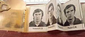 Брелок , книжка ,с фотографиями игроков Динамо Киев СССР