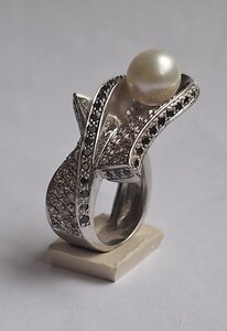 Женское золотое кольцо 2,5ct россыпь.