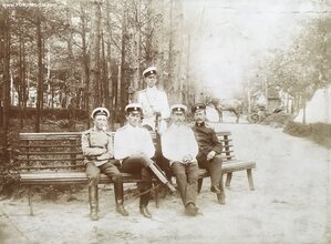 Лист фотоальбома с 8 фото разведчиков первого дивизиона 1908