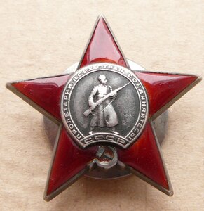 K3 I6I т пяткa, шинeль с пугoвицaми (?)