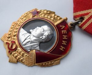 Ленин 432527 на Путинском редком доке