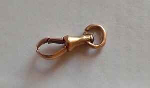 Карабин к золотой цепи