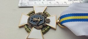Почесний нагрудний знак України «Хрест Військова честь»