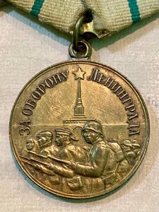 Две медали За оборону Москвы и одна За оборону Ленинграда