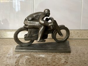 Мотоциклист. Монументскульптура.