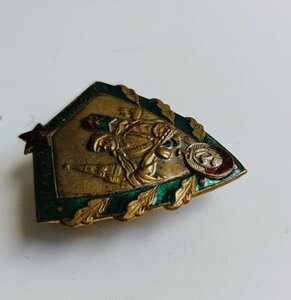 ОП КГБ ПОД ЭМАЛЬЮ НА РЕВЕРСЕ ЩИТКА. МЕГА ЗНАК.
