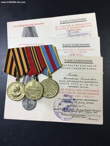 Комплект на женщину. ЗПНГ;Берлин; Варшава.