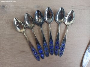 3 комплекта серебряных ложек с эмалью + 2 ложки из серебра.