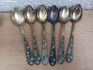 3 комплекта серебряных ложек с эмалью + 2 ложки из серебра.