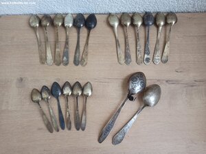 3 комплекта серебряных ложек с эмалью + 2 ложки из серебра.