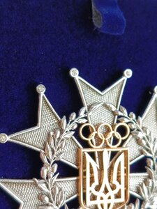 Орден НАЦІОНАЛЬНОГО ОЛІМПІЙСЬКОГО КОМІТЕТУ УКРАЇНИ в футлярі