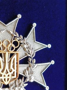Орден НАЦІОНАЛЬНОГО ОЛІМПІЙСЬКОГО КОМІТЕТУ УКРАЇНИ в футлярі