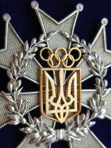 Орден НАЦІОНАЛЬНОГО ОЛІМПІЙСЬКОГО КОМІТЕТУ УКРАЇНИ в футлярі