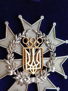 Орден НАЦІОНАЛЬНОГО ОЛІМПІЙСЬКОГО КОМІТЕТУ УКРАЇНИ в футлярі