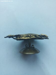 Знак ведомства Марии Фёдоровны в бронзе.