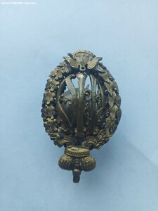 Знак ведомства Марии Фёдоровны в бронзе.