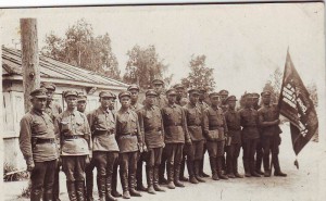 Взвод милиционеров 20-х годов. Знамя.