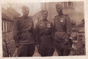 Два кавалера со Славами, отвагами, отличник.