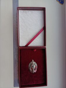 Знак ассоціація ветеранів  МВС України в рідному футлярі