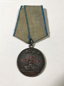 Отвага на отважного санинструктора.