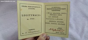 Польская медаль подскажите по цене.