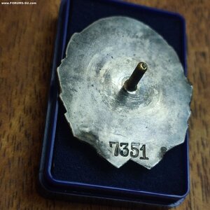 Знак Ударнику 1932г.завершающего пятилету. 15лет Октября