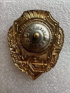 Нагрудный знак отличный пулемётчик з-д Победа.