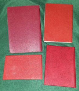 Док-ты на женщину:отл. торговли+ЗТД +партбилет +загранпаспор