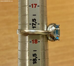Женское золотое кольцо с голубым топазом. Белое золото 750