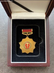 За заслуги перед отечеством 1 степени ( ГДР)