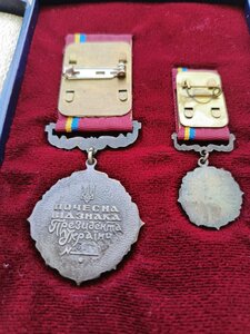 ПОЧЕСНА ВІДЗНАКА ПРЕЗИДЕНТА УКРАЇНИ З ФРАЧНИКОМ