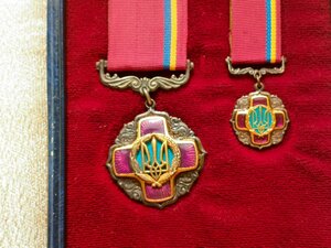 ПОЧЕСНА ВІДЗНАКА ПРЕЗИДЕНТА УКРАЇНИ З ФРАЧНИКОМ
