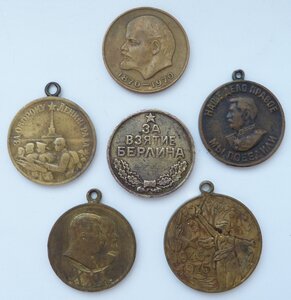 Кучка разных медалей-13 штук
